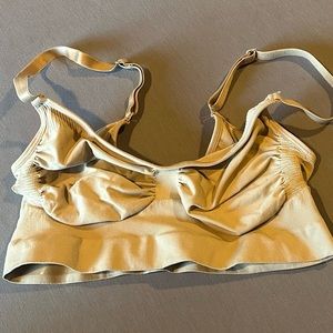 Skims sculpting bralette. Never worn just tried on and don’t like how it fits.